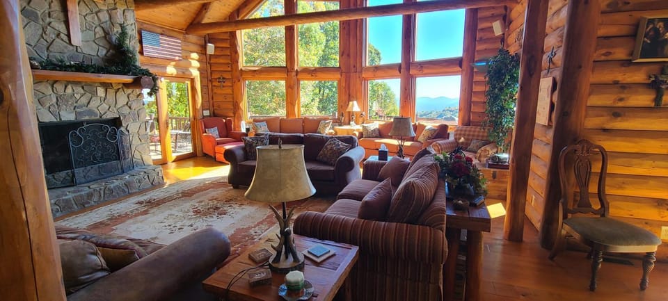 Trinity Lodge & Bunk Apartment Combo House in North Carolina