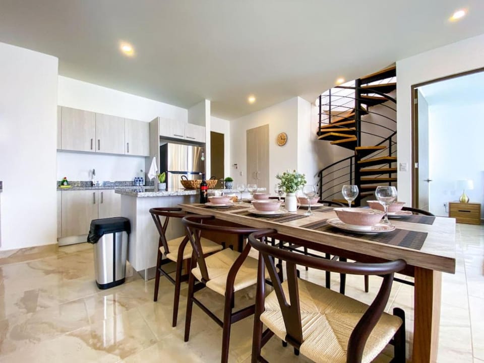 Kitchen or kitchenette, Seating area, Dining area, stove