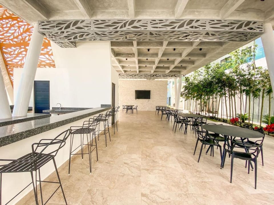 Restaurant/places to eat, Living room, Banquet/Function facilities, Seating area
