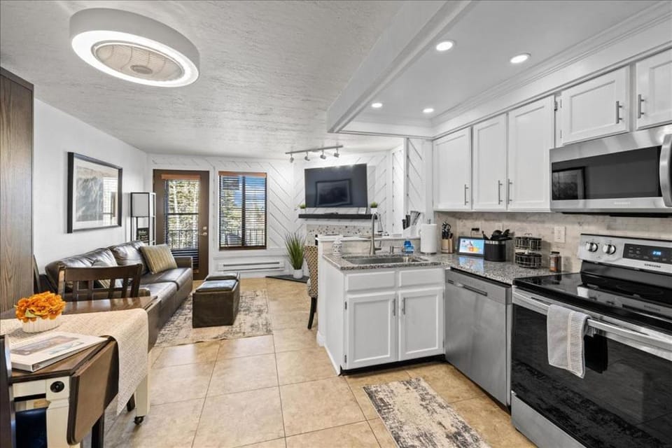 Charming Condo near Navajo Lift Apartment in Brian Head