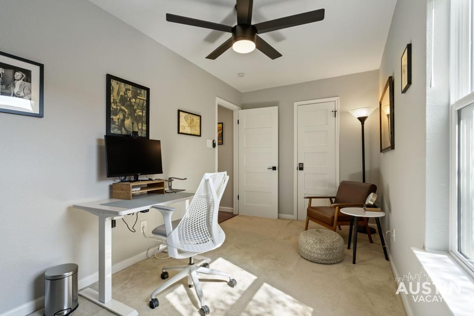 Spacious Living in S Austin Home Gym Office House in Austin