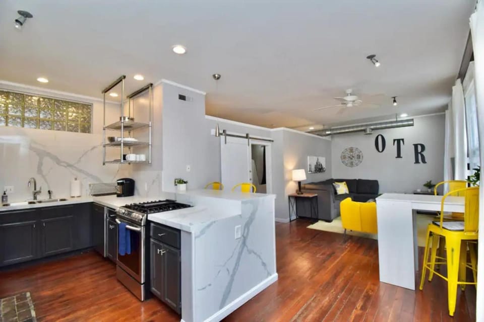 Walk to Everything - Sports, Food, Music, Downtown House in Over The Rhine