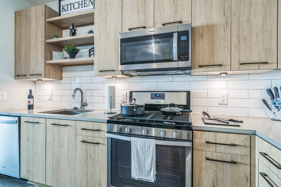 Kitchen or kitchenette, dishwasher, stove, toaster