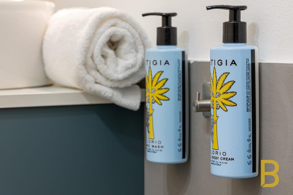 Bathroom, towels