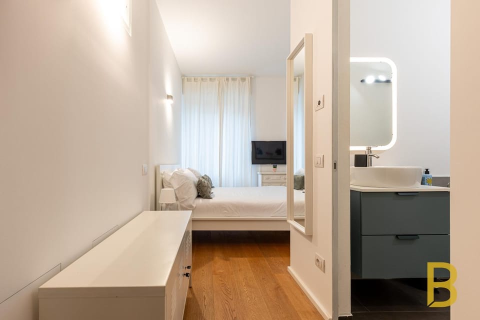 Bed, Bathroom, TV and multimedia, Photo of the whole room, Bedroom