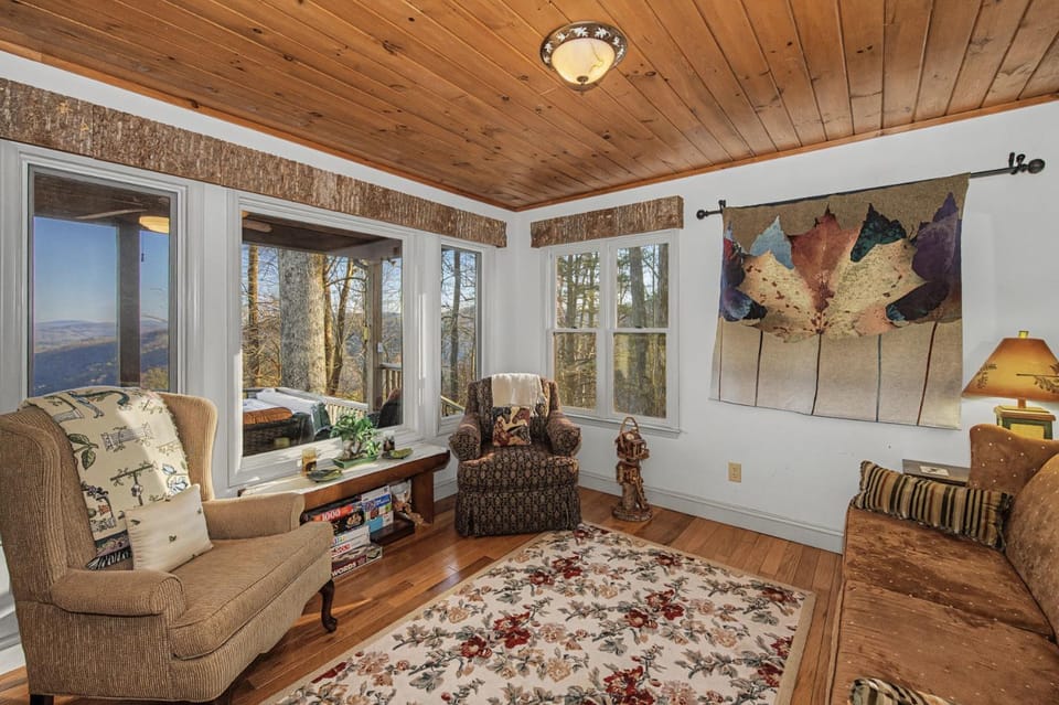 Hawks View House in Watauga