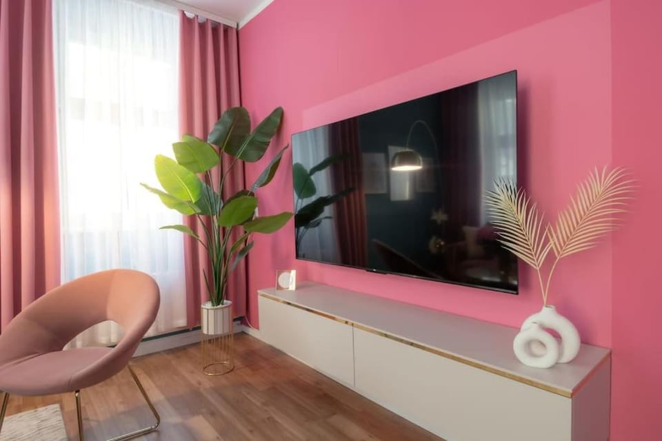 Communal lounge/ TV room, TV and multimedia, Living room, Seating area