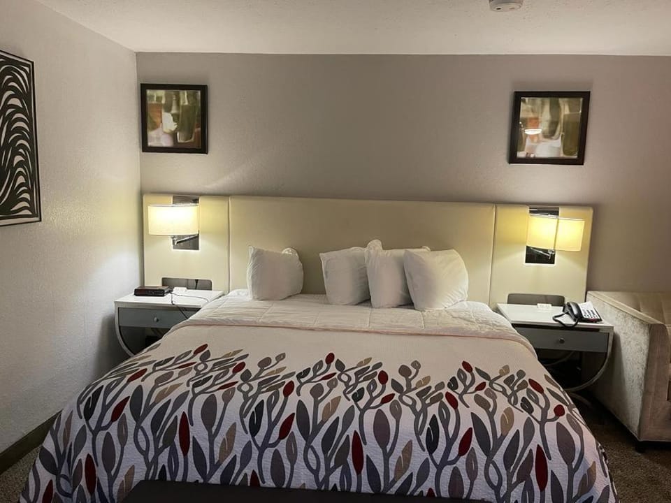Garnet Waterfront Conferance Center Hotel in Indianapolis