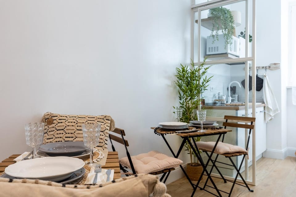 Decorative detail, Seating area, Dining area