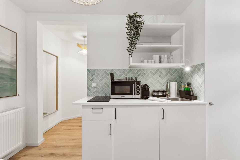 Coffee/tea facilities, Kitchen or kitchenette, microwave, toaster, toaster, kitchen, kitchen