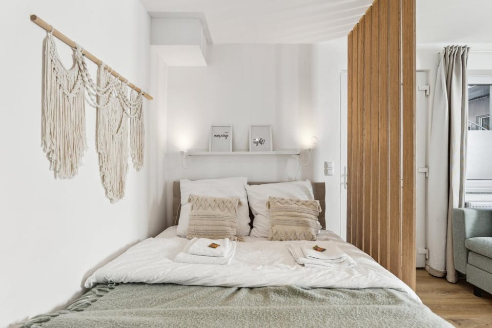 Bed, Bedroom, towels, towels