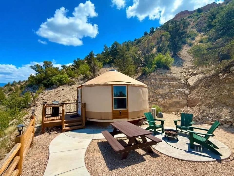 Yurt Overlook #01 with AC and Private Bath King Suite House in Orderville