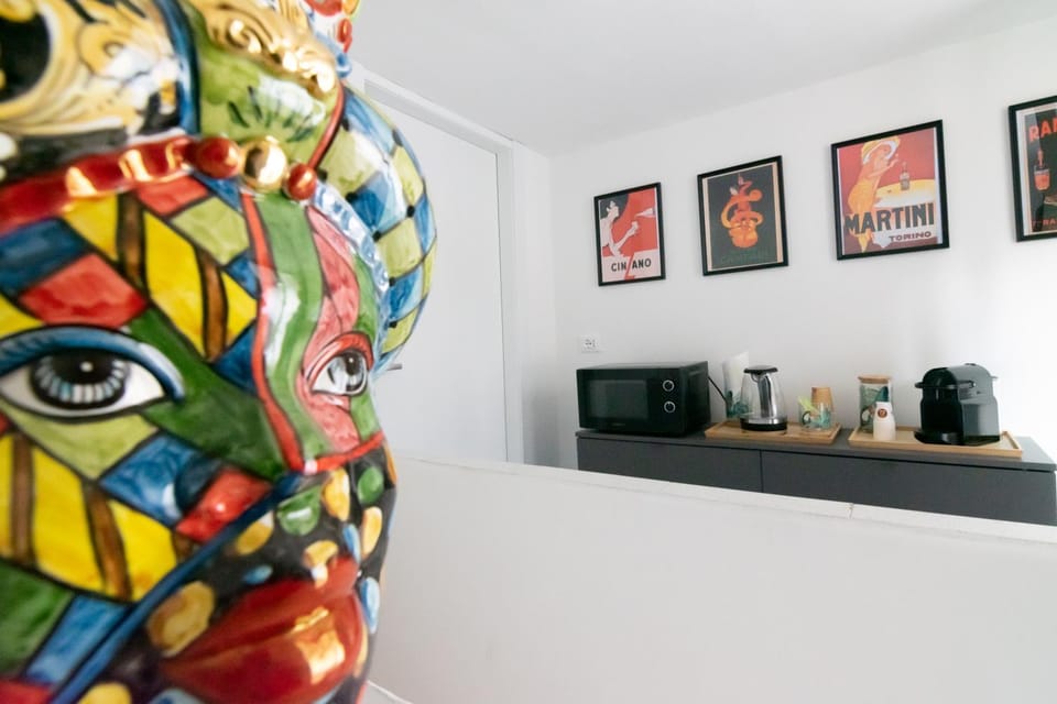 Coffee/tea facilities, Decorative detail