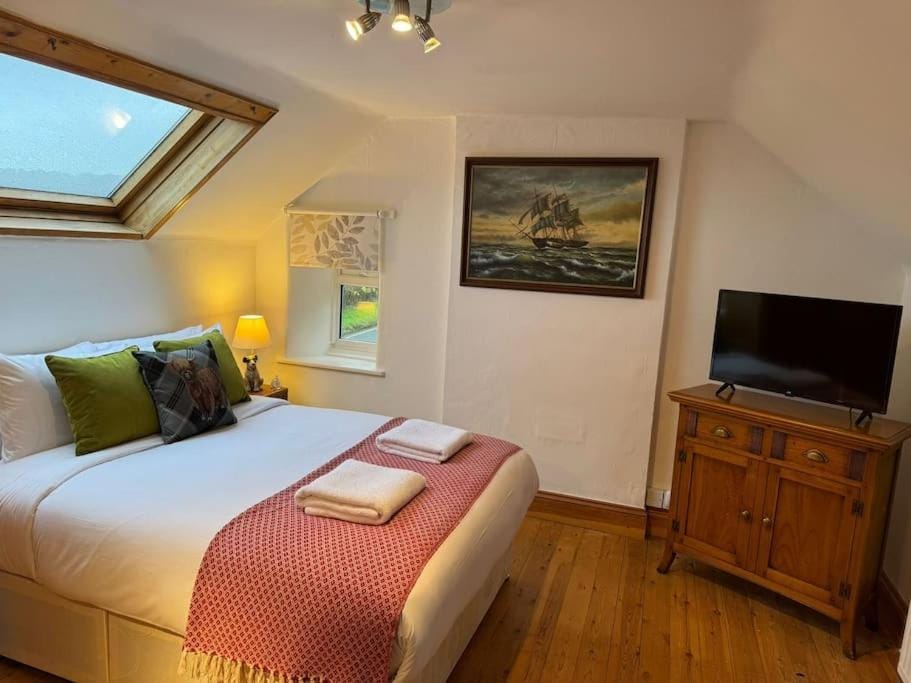 The Snug at Cherry Cottage by MaisonPro House in Stroud District