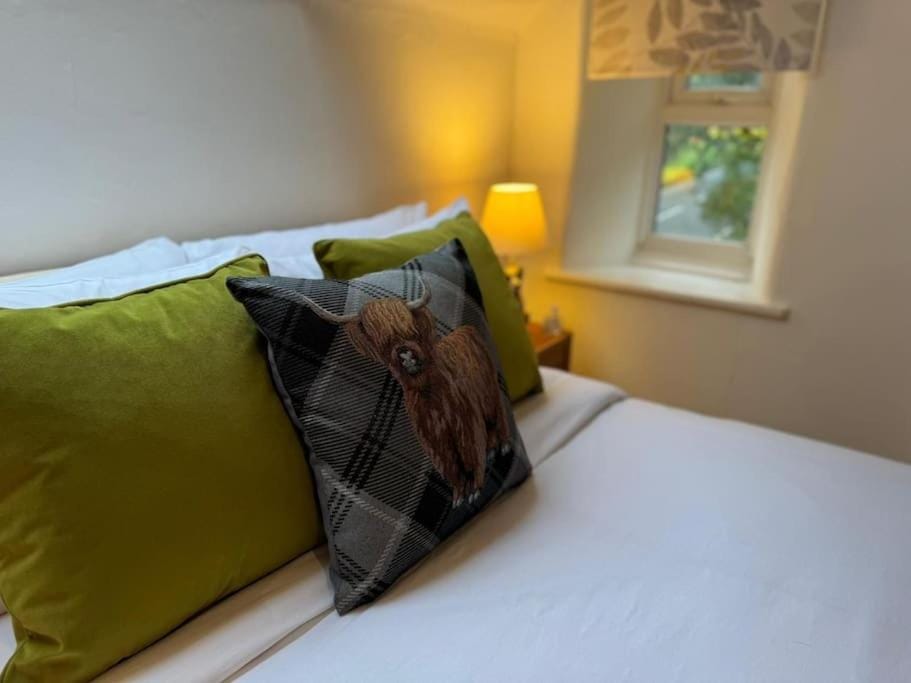 The Snug at Cherry Cottage by MaisonPro House in Stroud District