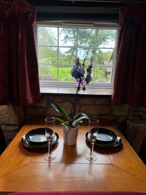 The Snug at Cherry Cottage by MaisonPro House in Stroud District