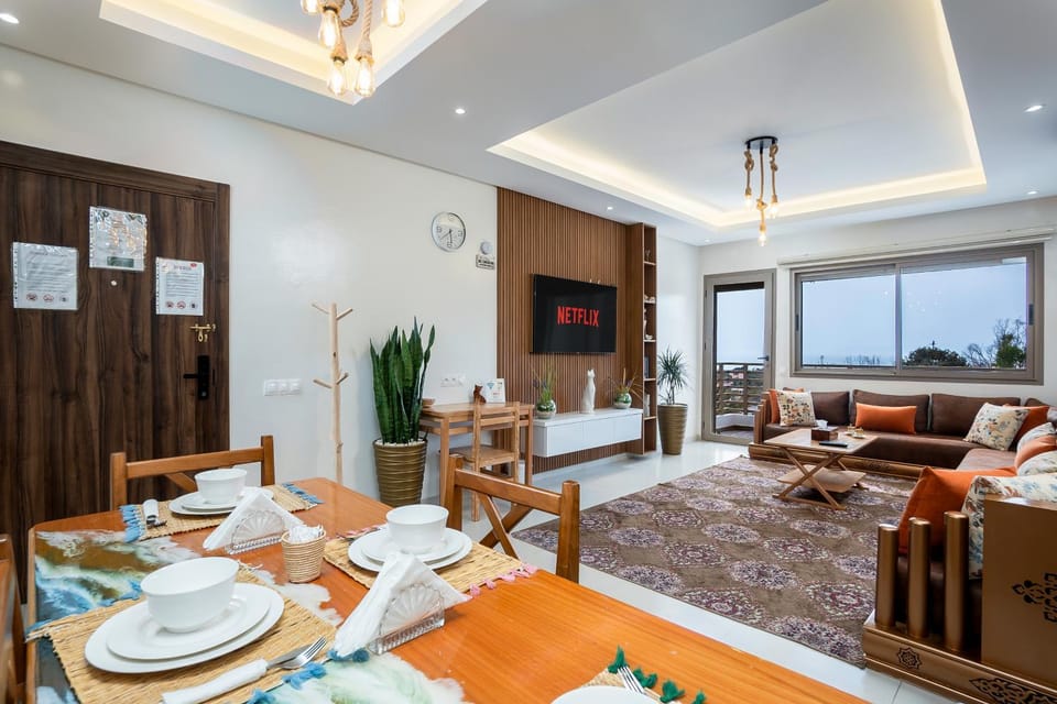 TV and multimedia, Living room, Photo of the whole room, Seating area, Dining area