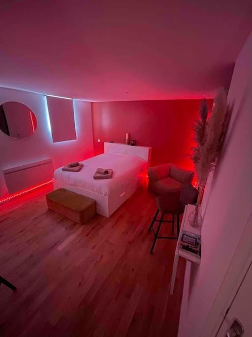 Bed, Photo of the whole room, Bedroom