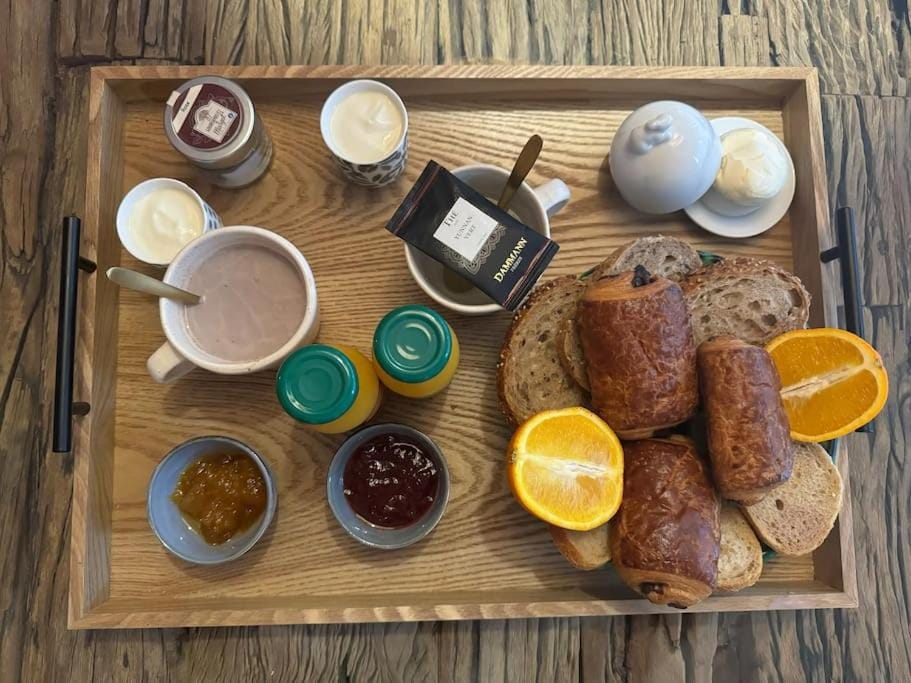 Coffee/tea facilities, Food and drinks, Breakfast, Continental breakfast