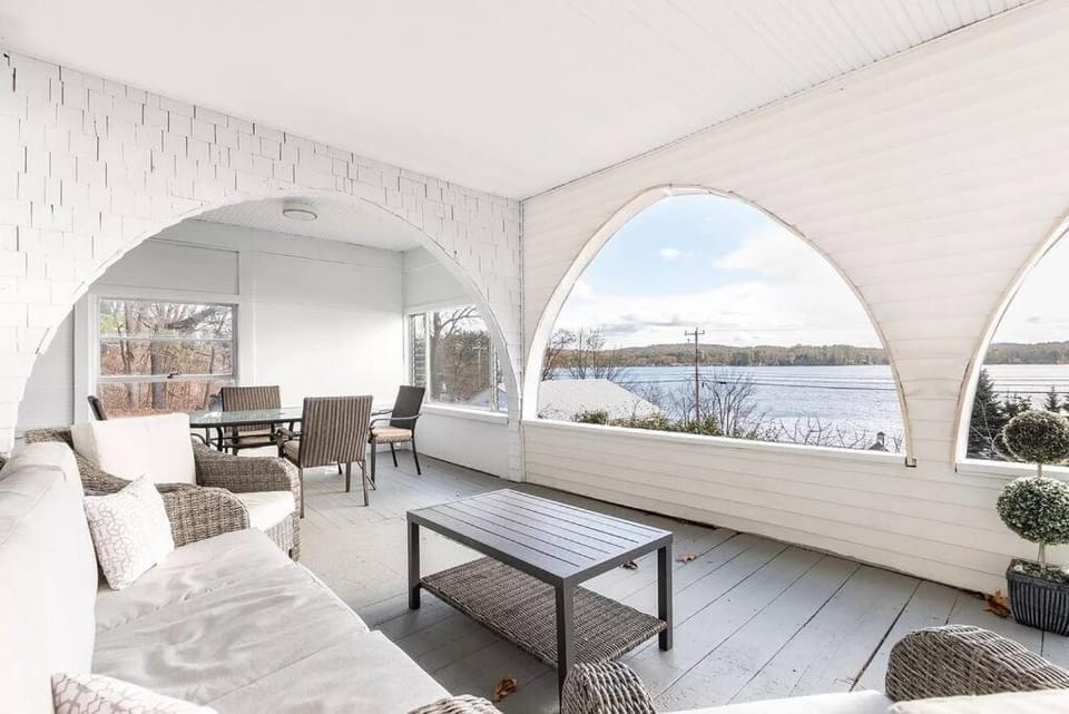 2-Unit House, big Lake Winnisquam views - Sleeps 13 Apartment in Tilton