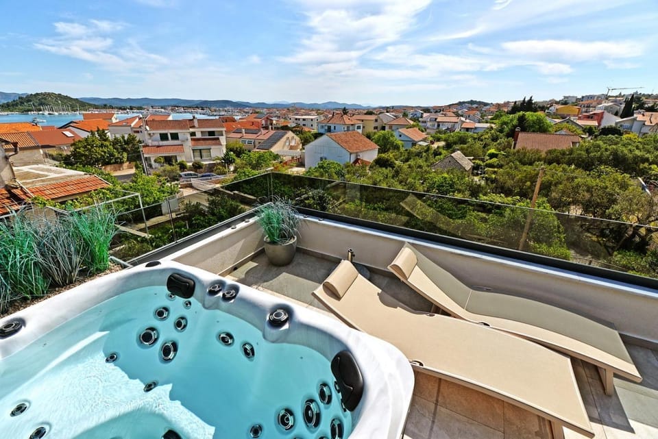 Penthouse Amicaliving Murter Apartment in Murter