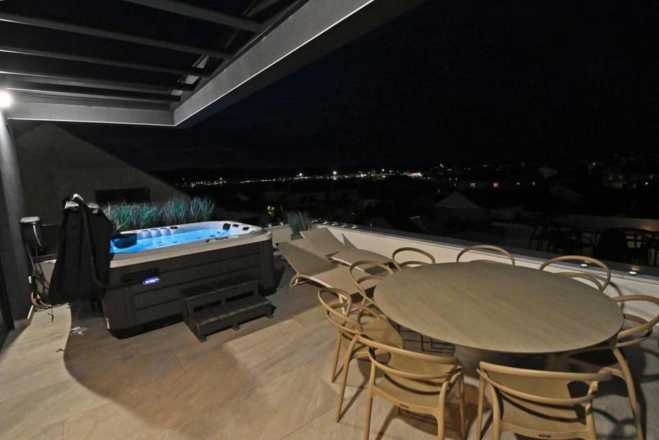Penthouse Amicaliving Murter Apartment in Murter