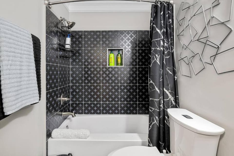 Shower, Toilet, Bathroom, Bath