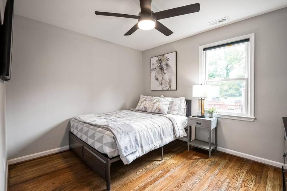 Bed, Photo of the whole room, Bedroom