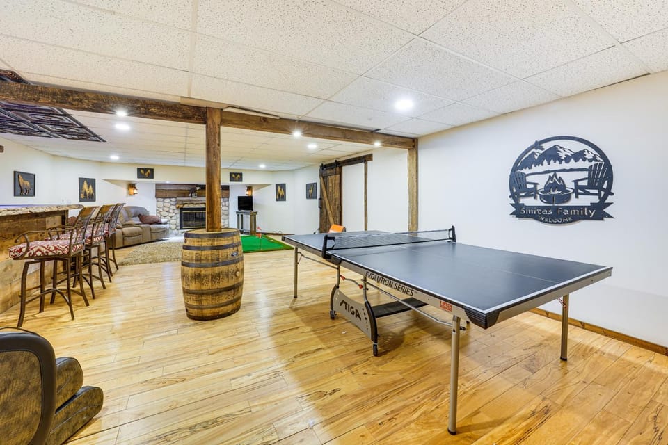 Ottawa Cabin: Hot Tub, Wraparound Deck, Games Cabin in Illinois
