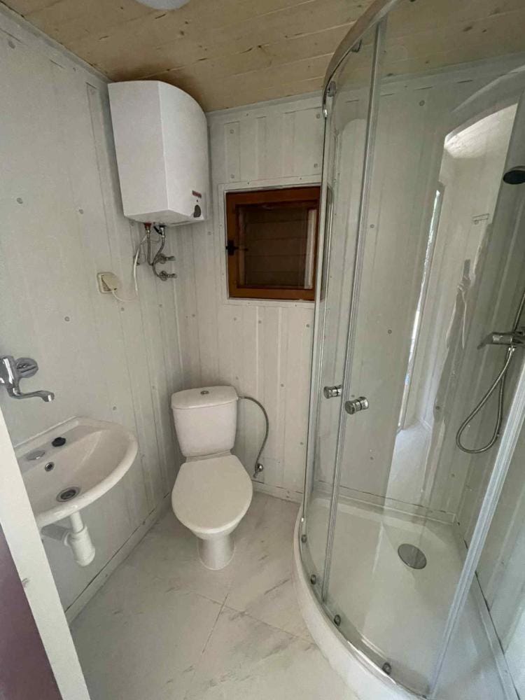 Shower, Toilet