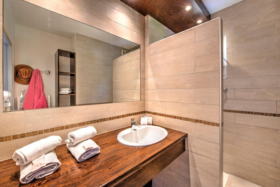 Shower, Bathroom, towels