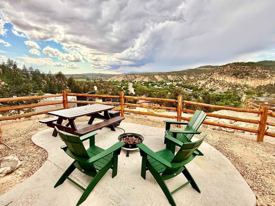 Yurt Overlook #8 with AC and Private Bath King Suite House in Orderville
