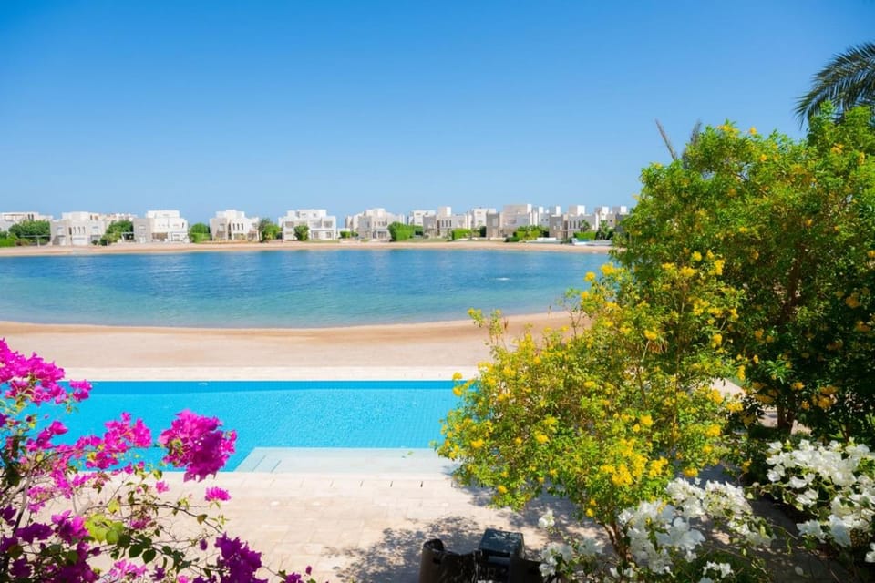 Lake view, Swimming pool