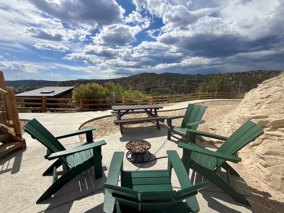 Yurt Overlook #3 with AC and Private Bath 2 Kings House in Orderville