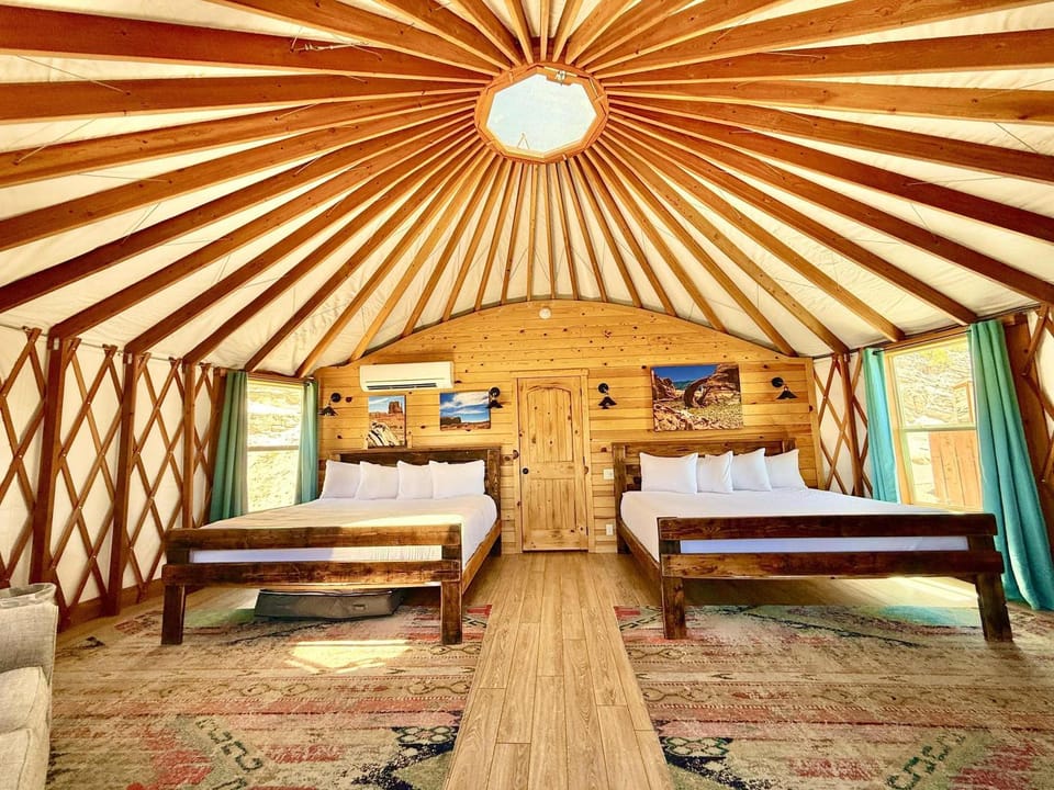 Yurt Overlook #09 with AC and Private Bath 2 Kings House in Orderville