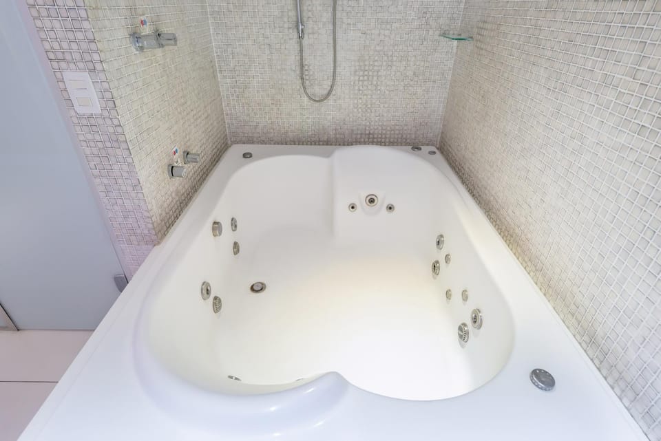 Hot Tub, Bath