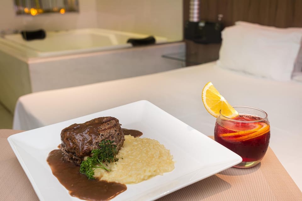 Restaurant/places to eat, Restaurant/places to eat