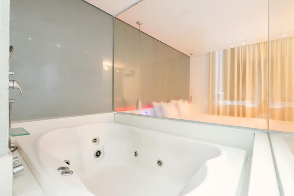 Hot Tub, Bath