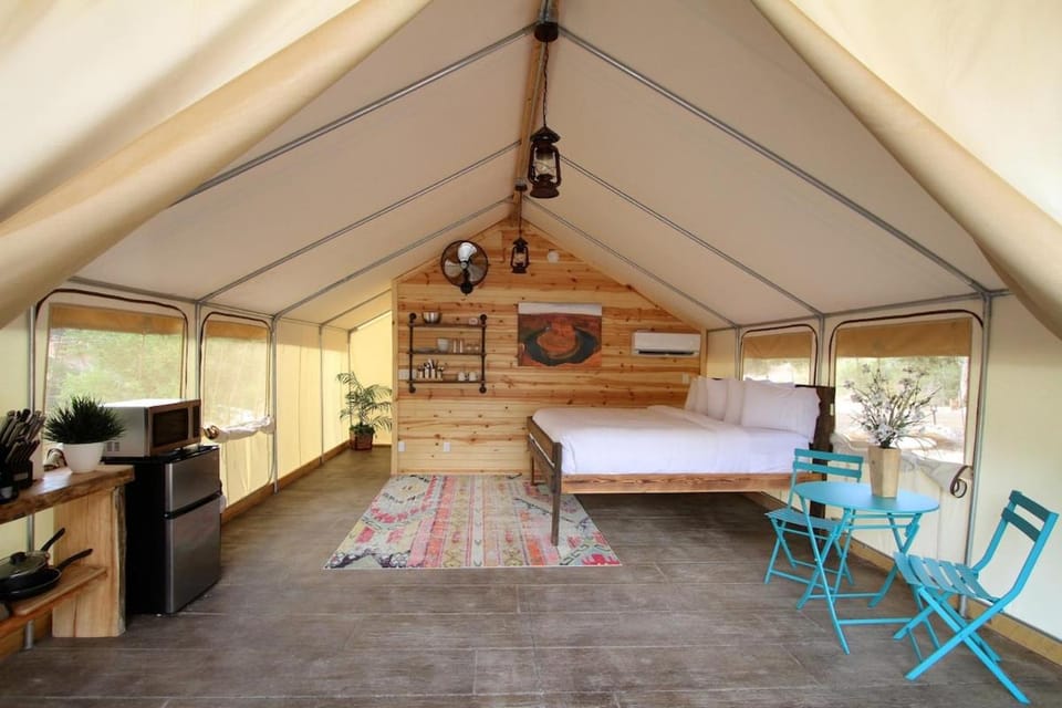 Glamping Tent #6 with AC Heat AC and Private Bath House in Orderville