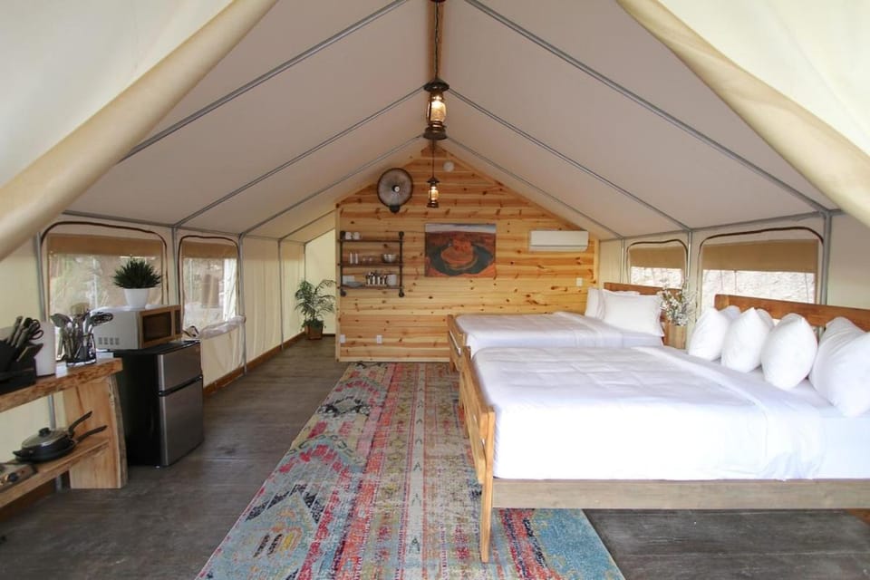Glamping Tent #8 with AC Heat AC and Private Bath Luxury tent in Orderville