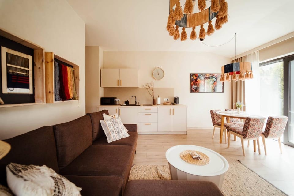 Kitchen or kitchenette, Living room, Seating area, Dining area, pet friendly
