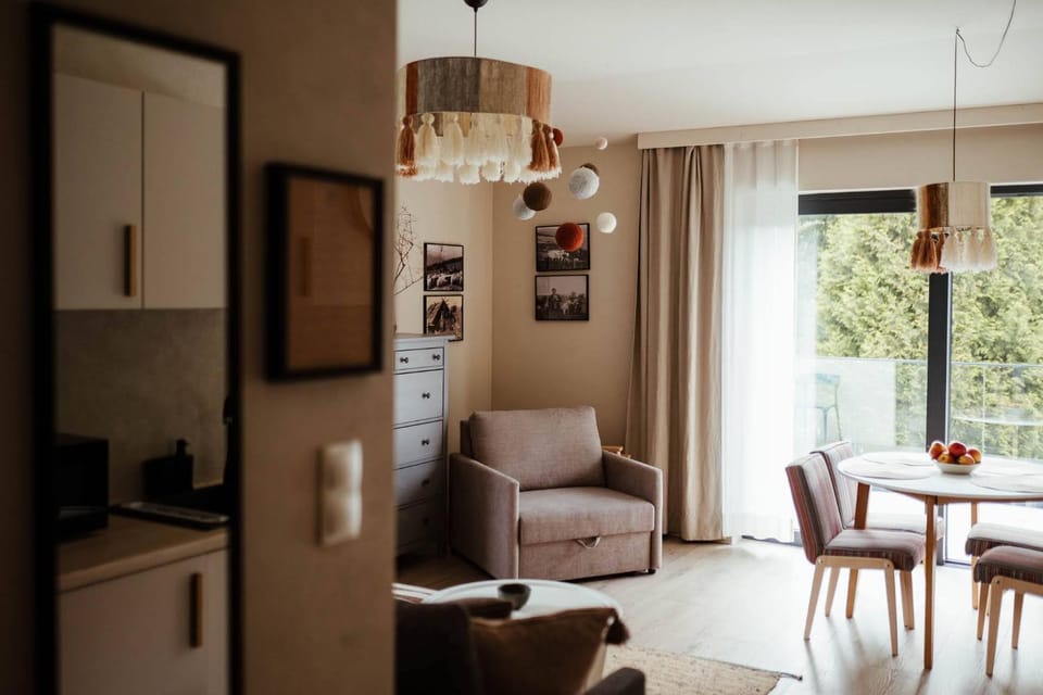 Kitchen or kitchenette, Seating area, Dining area