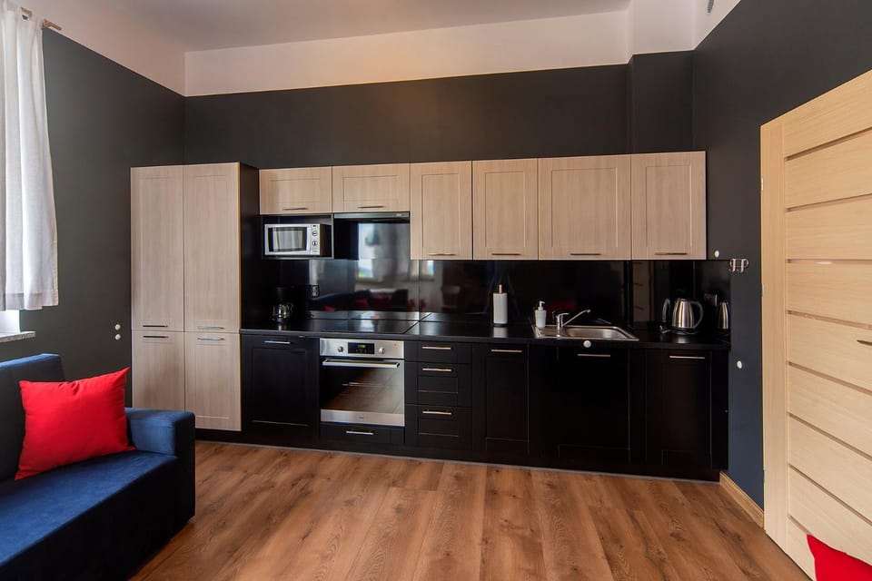 Coffee/tea facilities, Kitchen or kitchenette, stove