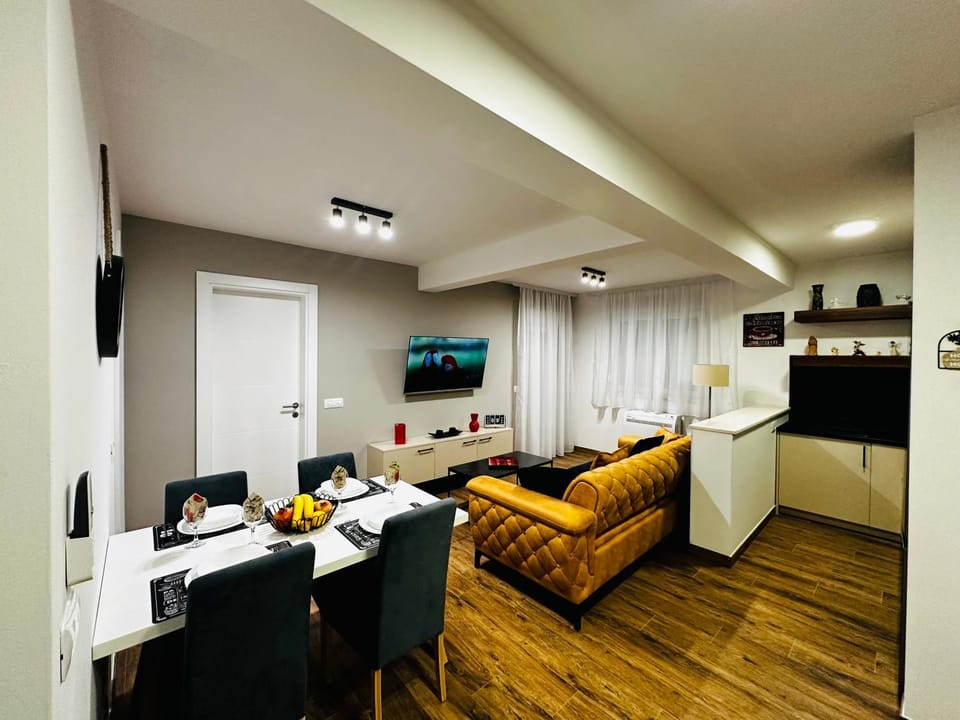 TV and multimedia, Living room, Photo of the whole room, Seating area