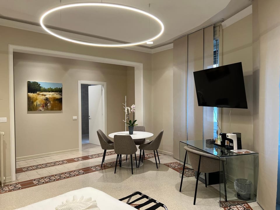 Seating area, Dining area