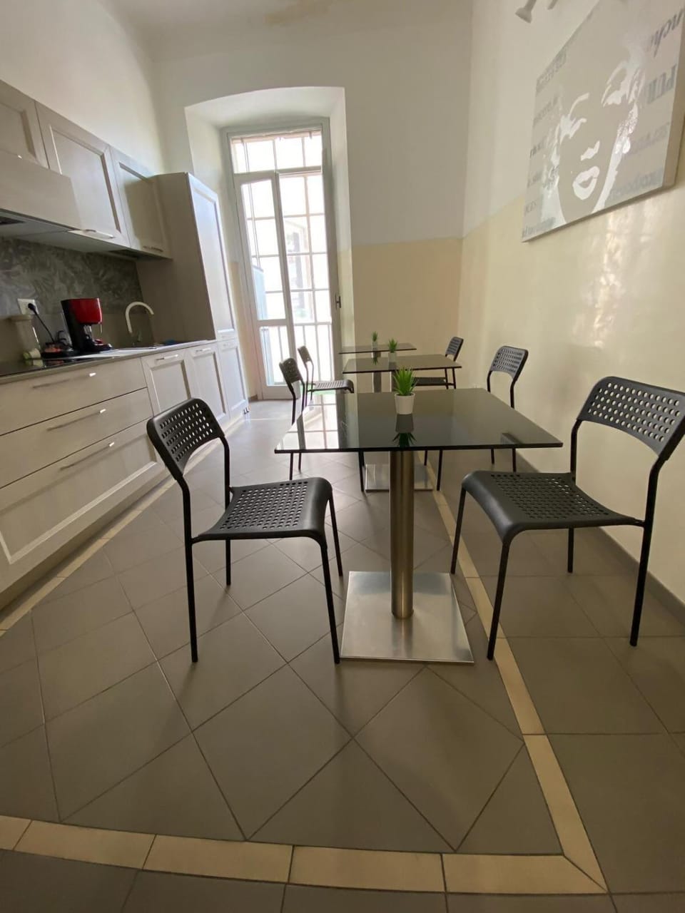 Kitchen or kitchenette, Dining area, stove