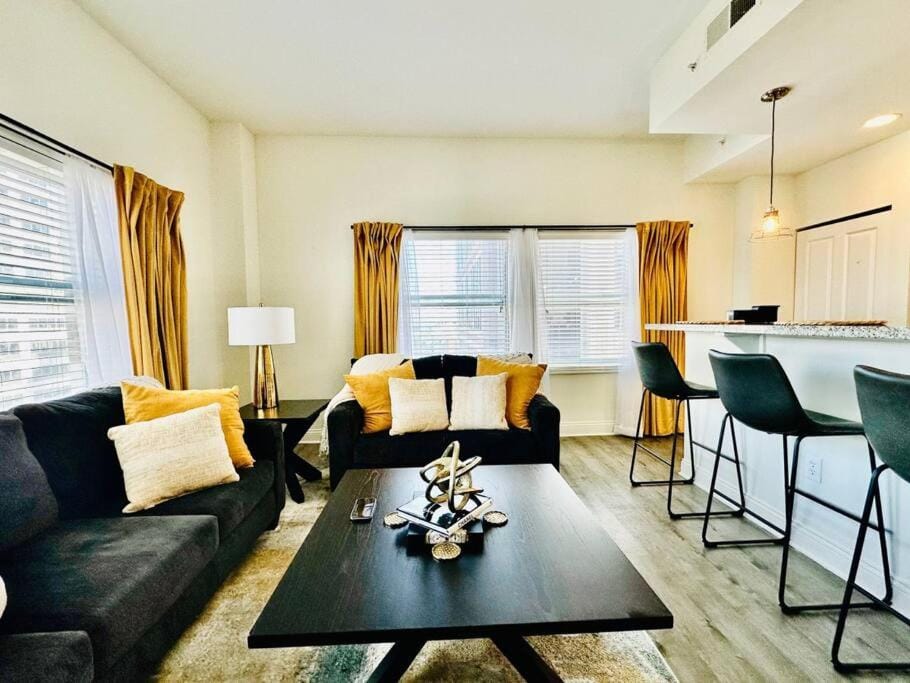 City View Location For Entertainment And Sports Apartment in Indianapolis
