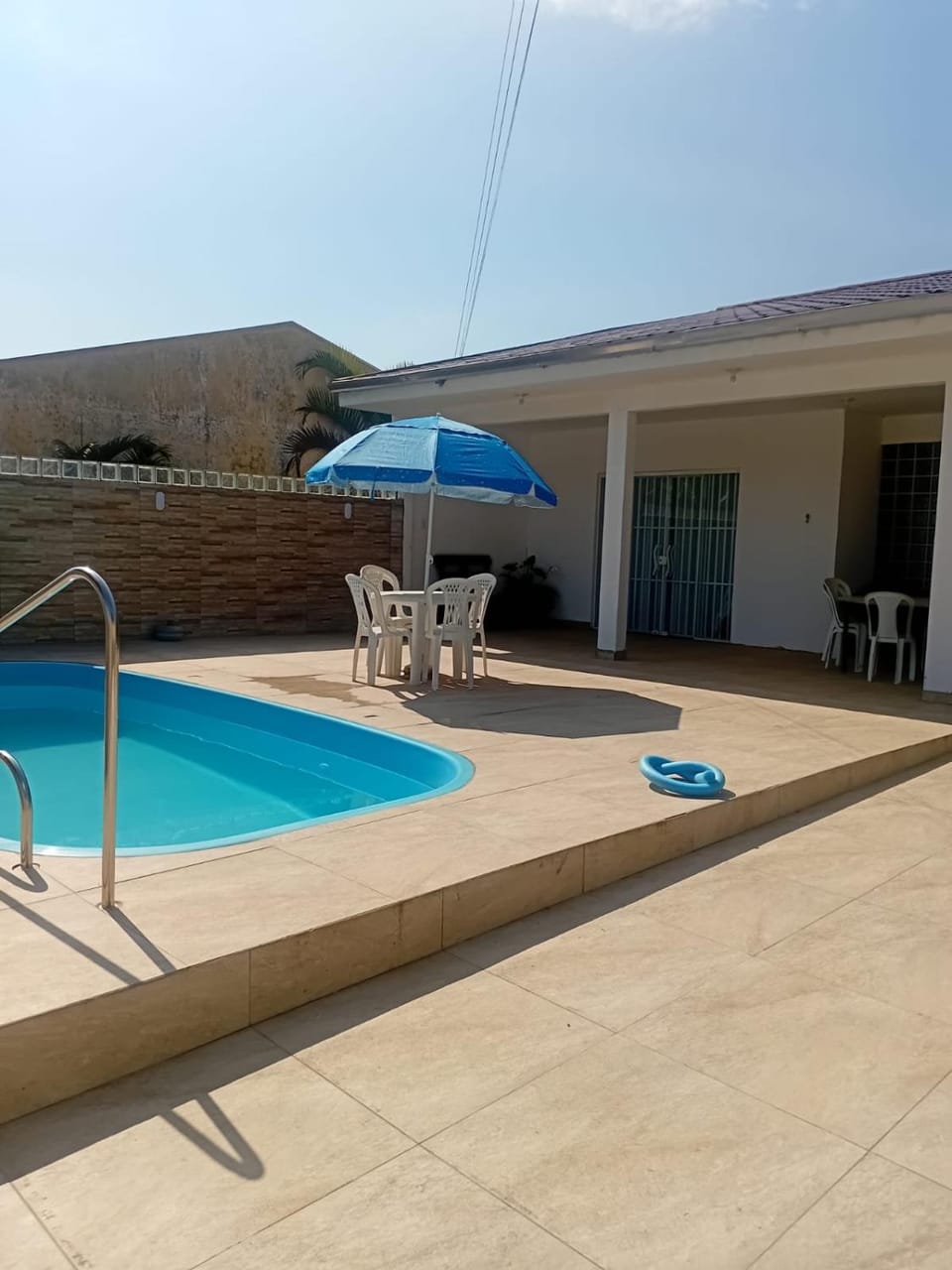 Casa em Guaratuba com piscina House in Guaratuba