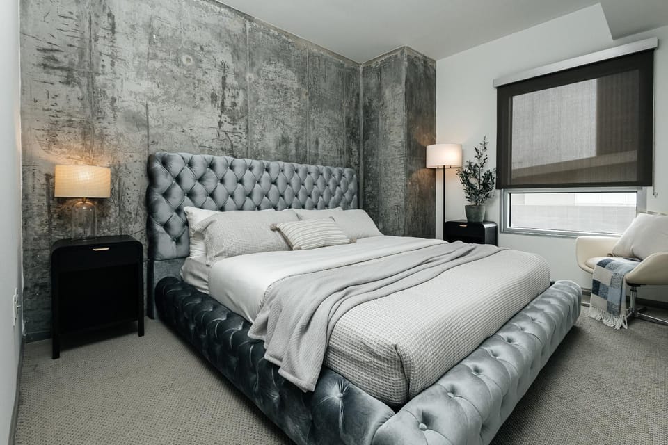 Bed, Photo of the whole room, Seating area