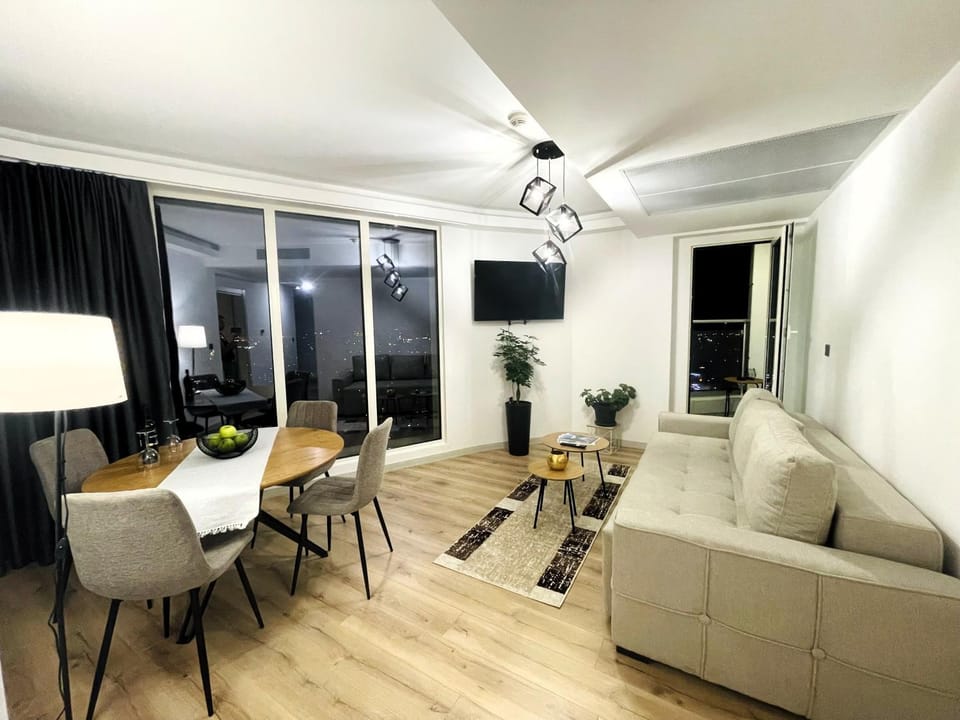 Bed, Night, Bird's eye view, View (from property/room), Balcony/Terrace, Living room, Food and drinks, Seating area, Dining area, Entertainment, Dinner, Sunrise, heating, air conditioner